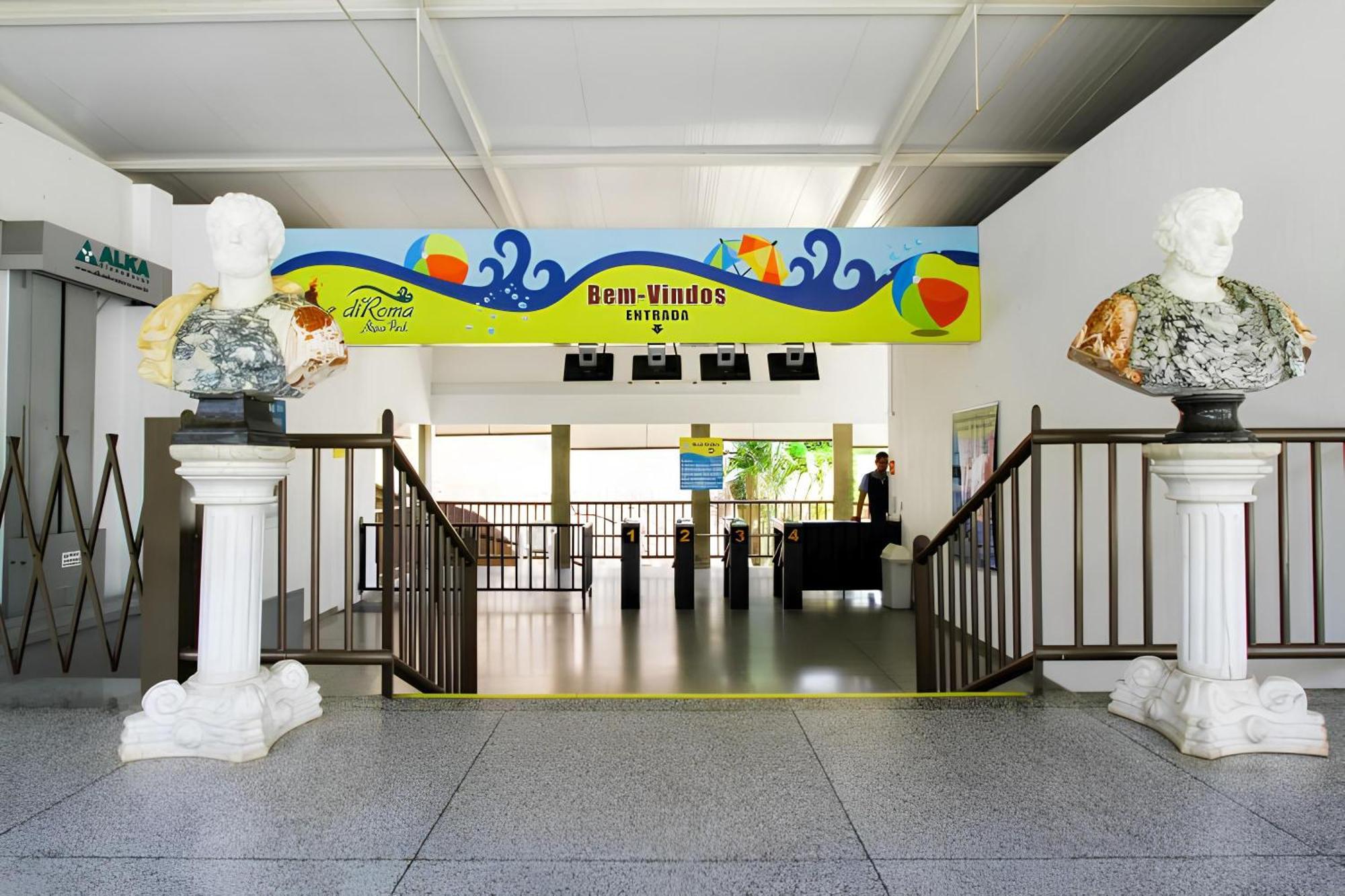 Piazza Diroma Com Acesso Ao Acqua Park Lejlighed Caldas Novas Eksteriør billede